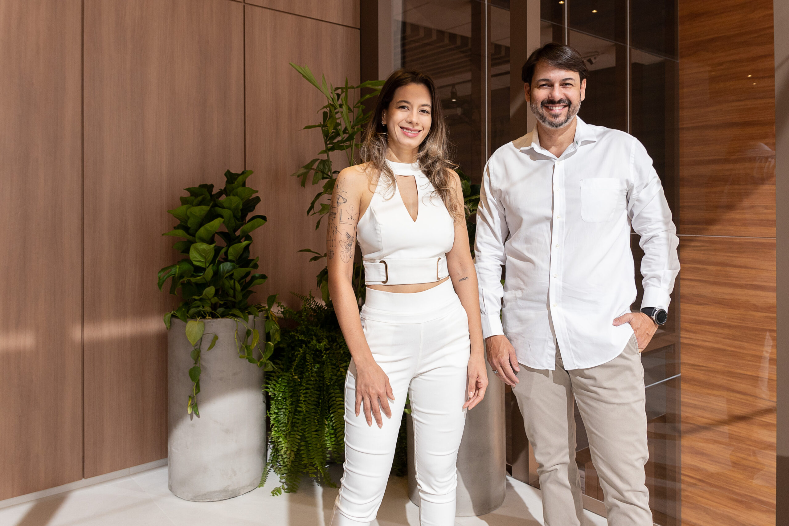 GOAH - Escritório de Arquitetura Corporativa e seus sócios Guto Oliveira e Gisele Carvalho